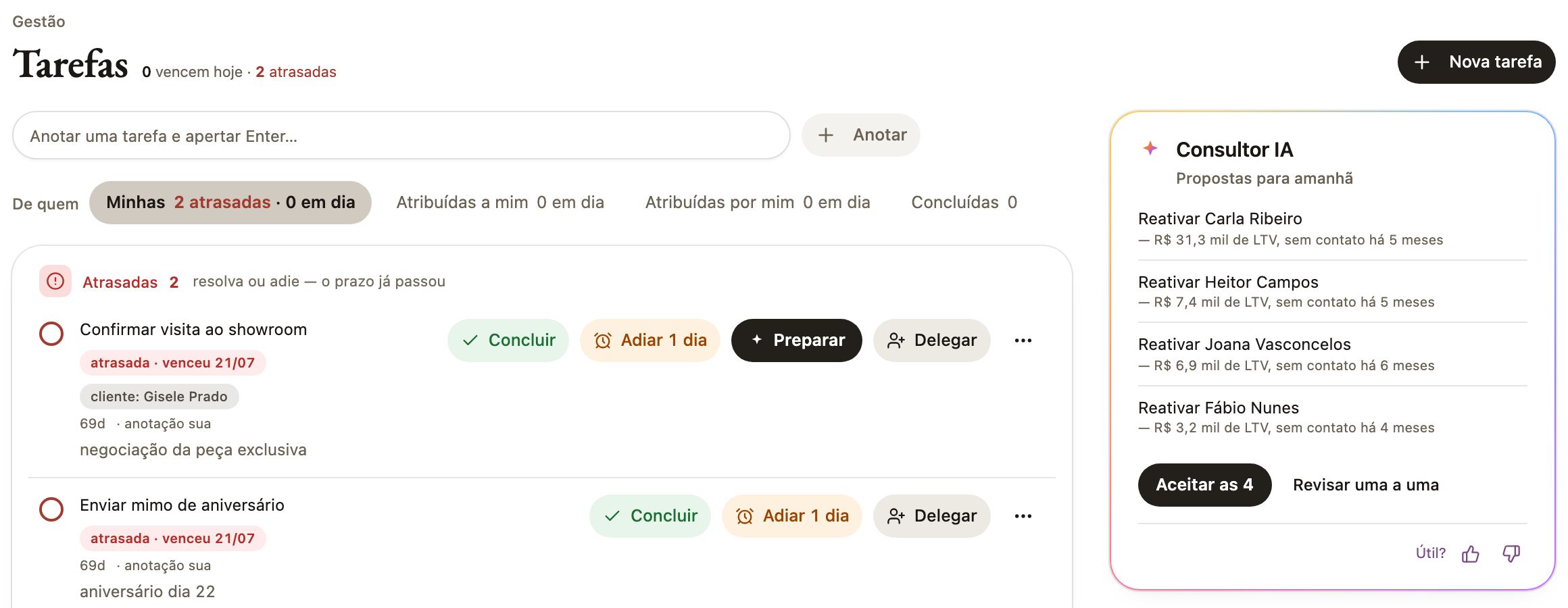 A data da cliente vira tarefa na agenda de quem atende.